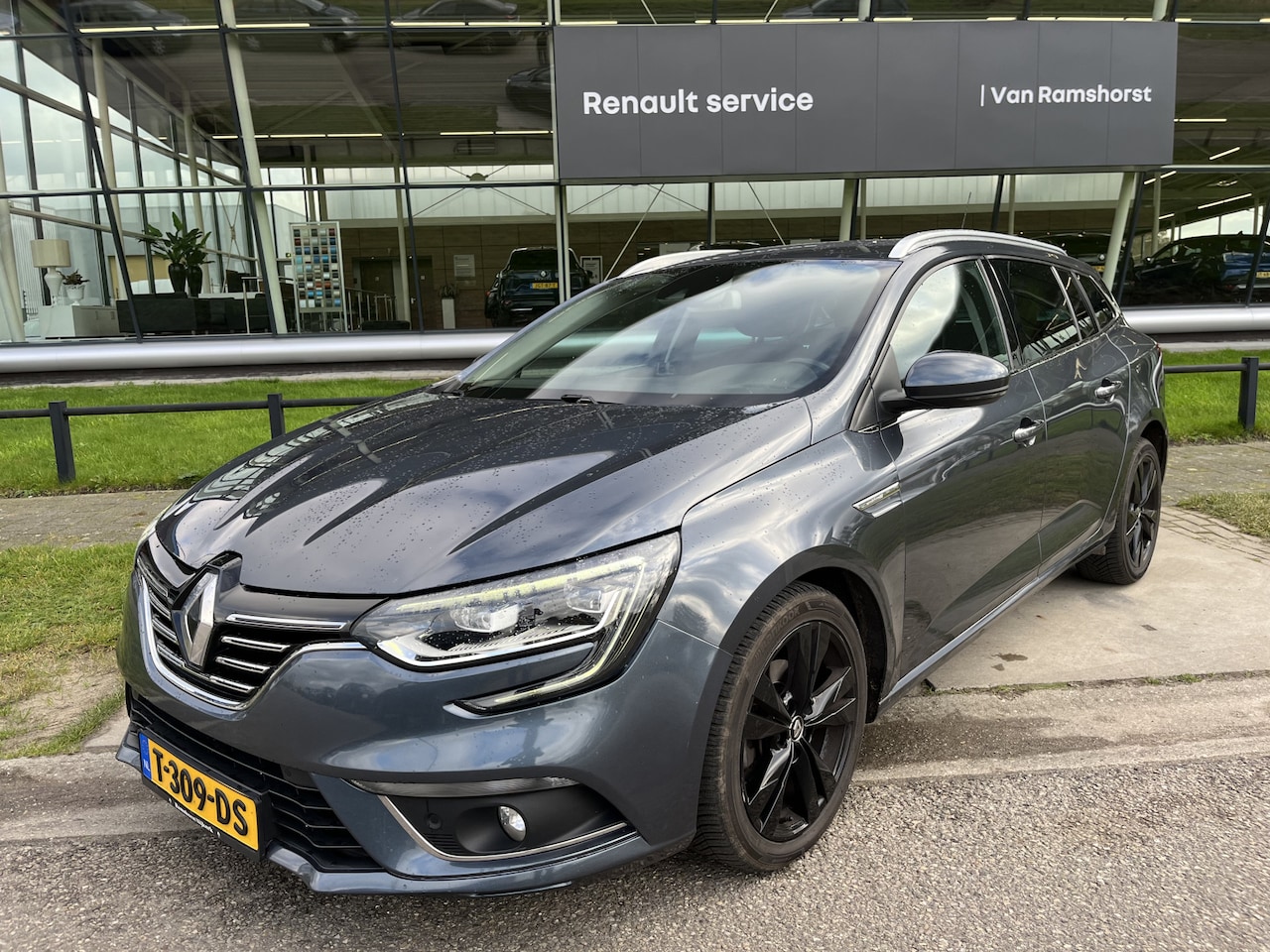 Renault Mégane Estate - 1.3 TCe Limited / Automaat / 140 PK / Camera / PDC V+A / Lane assist / Keyless entry / App - AutoWereld.nl