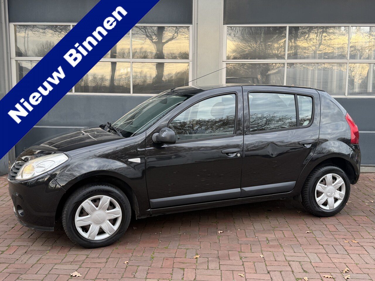 Dacia Sandero - 1.2 Aniversare Airco,Cv 2012 Km 147.000 Nap Dealer onderhouden - AutoWereld.nl