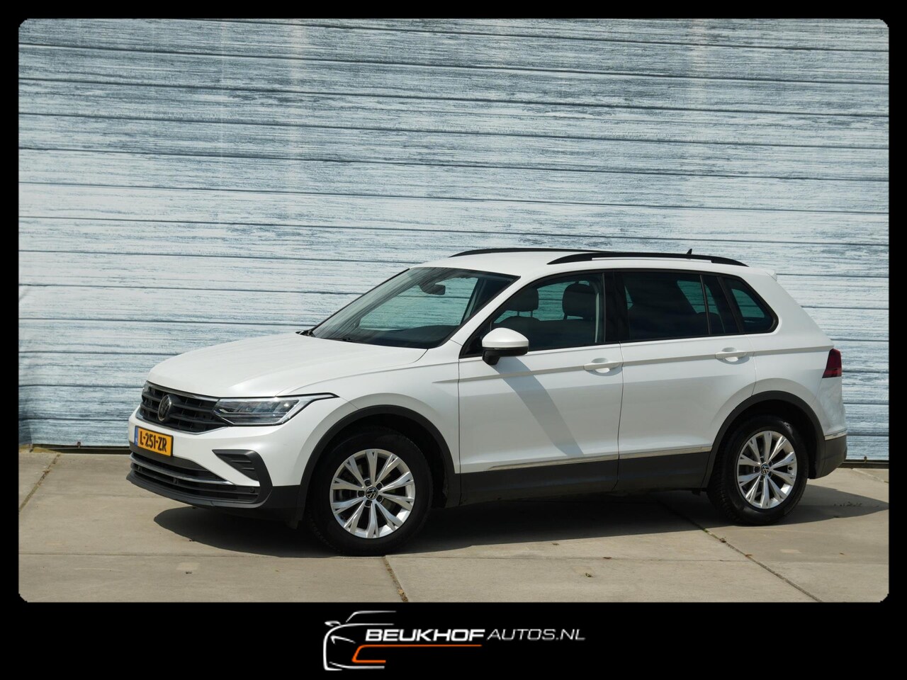 Volkswagen Tiguan - 1.5 TSI Carplay Trekhaak Adapt Cruise Pdc - AutoWereld.nl
