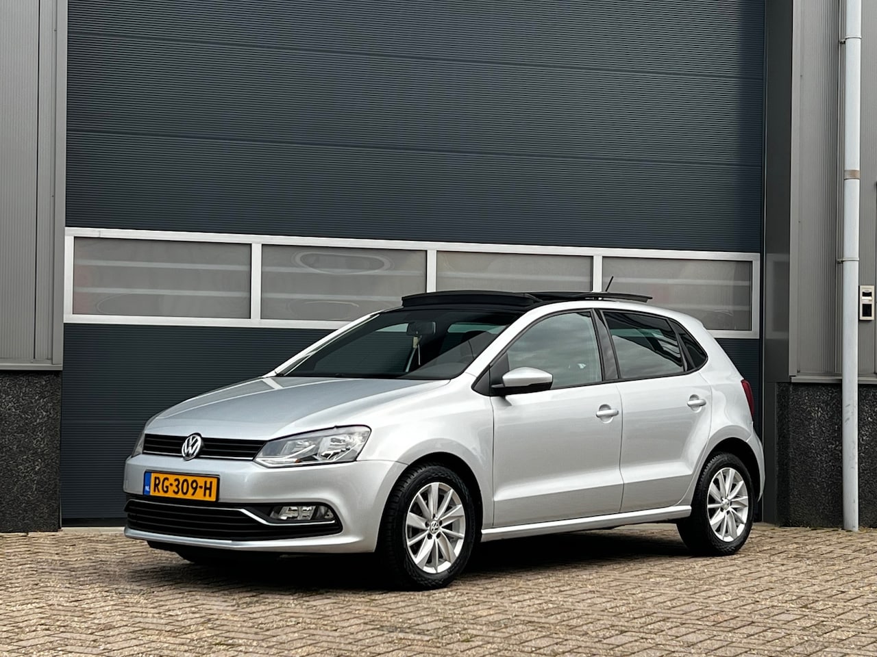 Volkswagen Polo - 1.2 TSI Highline Autom|Pano|Airco|5 Drs. - AutoWereld.nl