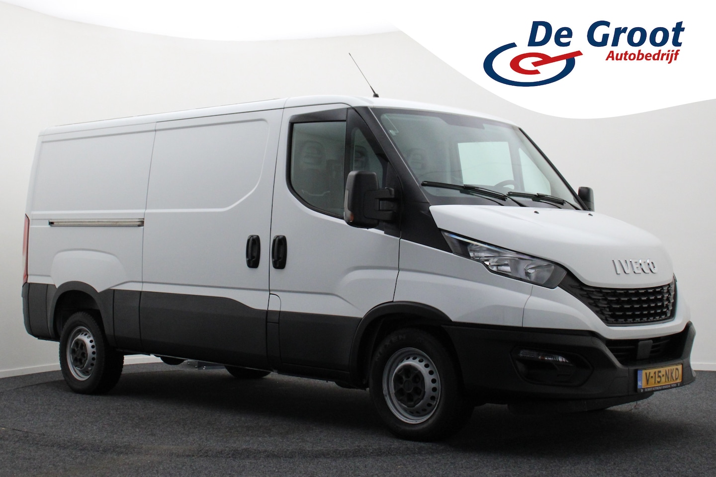 Iveco Daily - 35S12V 2.3 L2H1 3-Zits, Trekhaak 3500KG, Apple CarPlay, Airco, Elektr. Pakket - AutoWereld.nl