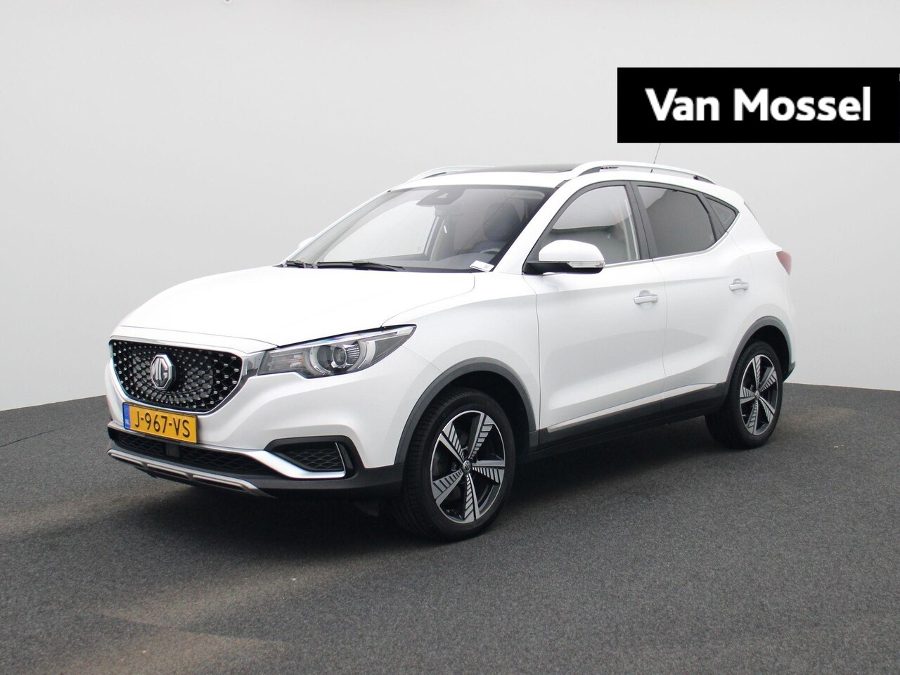 MG ZS - Luxury 45 kWh | WLTP 263 KM | Panorama/Schuif-Kanteldak | LMV | Cam | ACC | Airco | DAB | - AutoWereld.nl