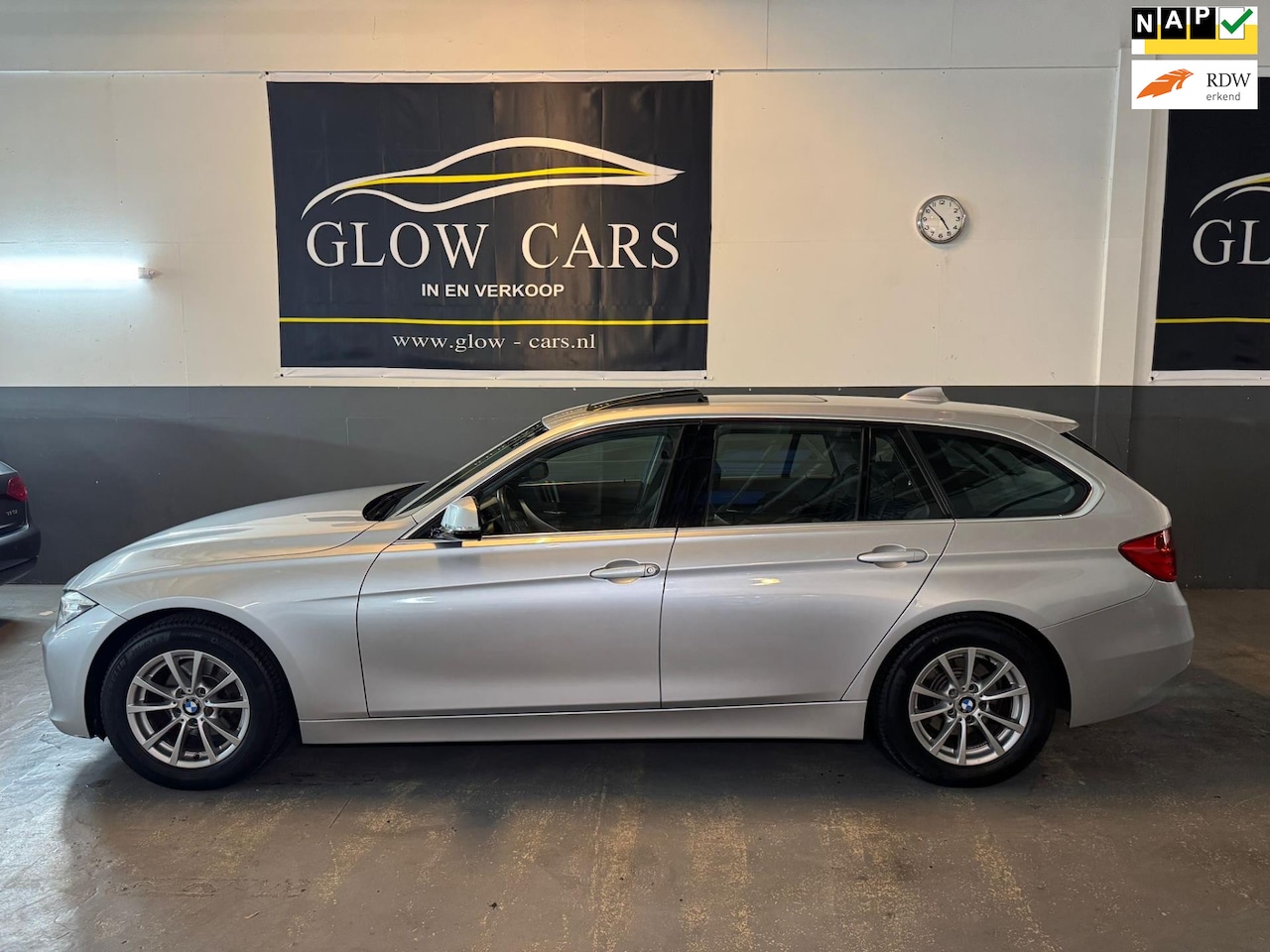 BMW 3-serie Touring - 320i High Executive |PANO|CRUISE|AIRCO|PDC| - AutoWereld.nl