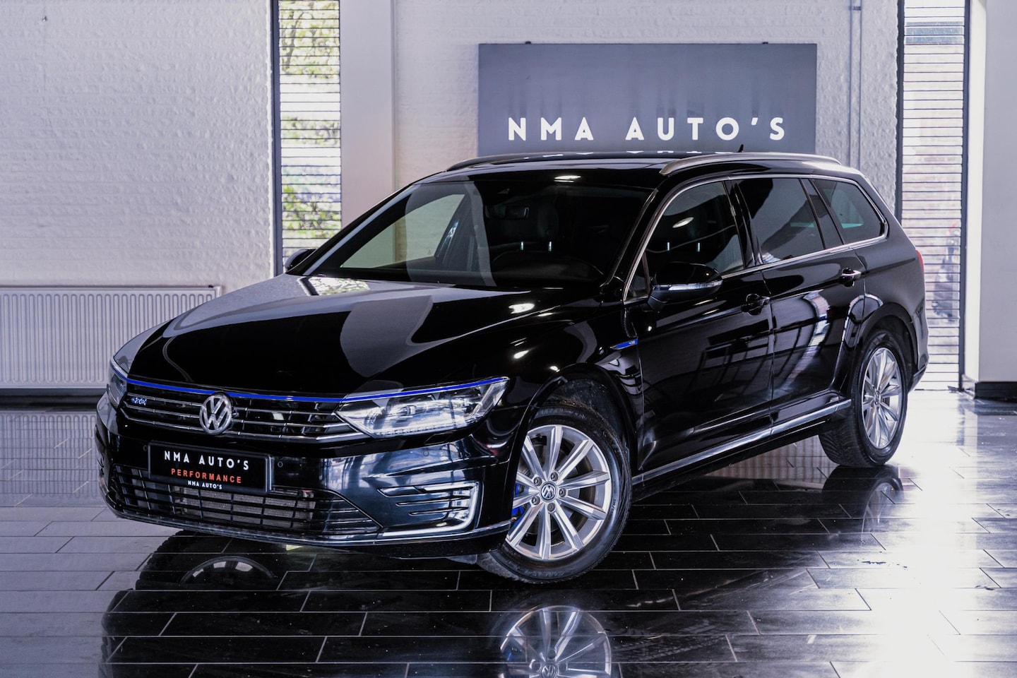 Volkswagen Passat Variant - 1.4 TSI GTE Highline PANO | ACC | 1E EIGENAAR | SFEERVERLICHTING | MASSAGE | DEALER ONDERH - AutoWereld.nl