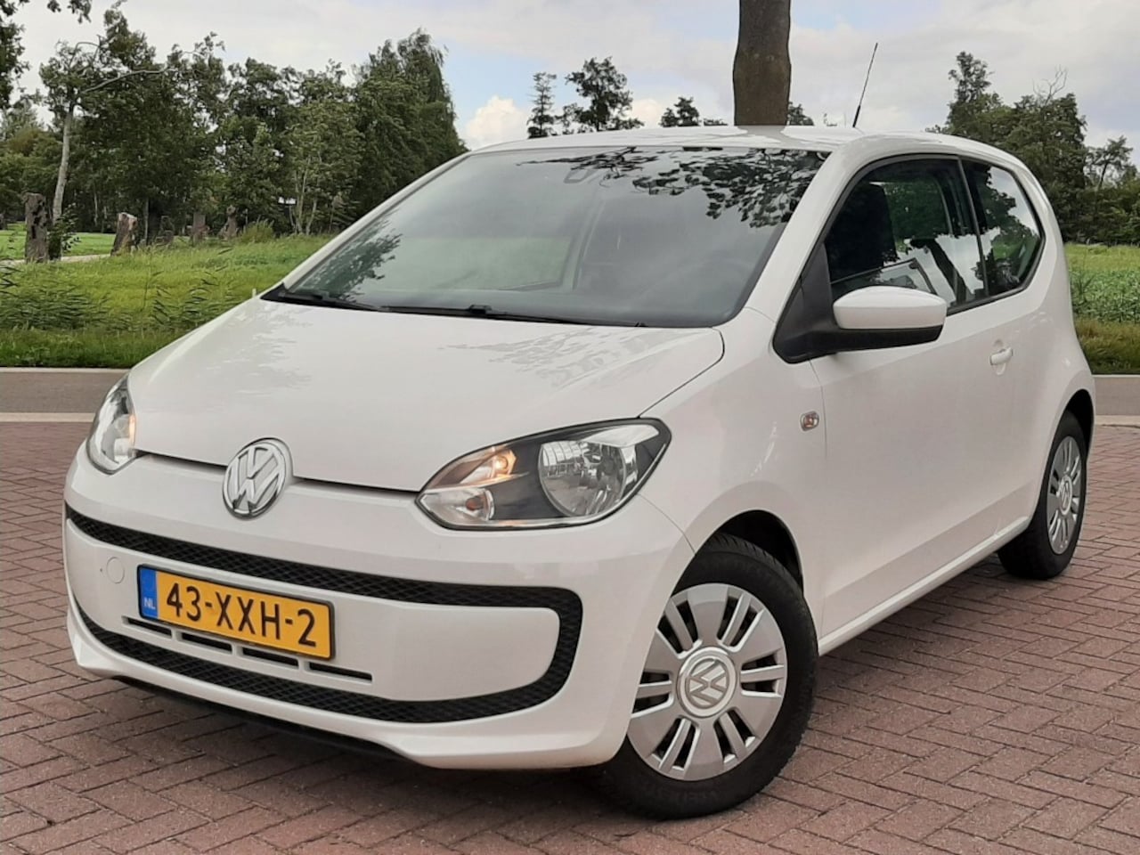 Volkswagen Up! - 1.0 60pk Airco Navigatie Bluetooth Centrale vergrendeling Elek. Ramen - AutoWereld.nl