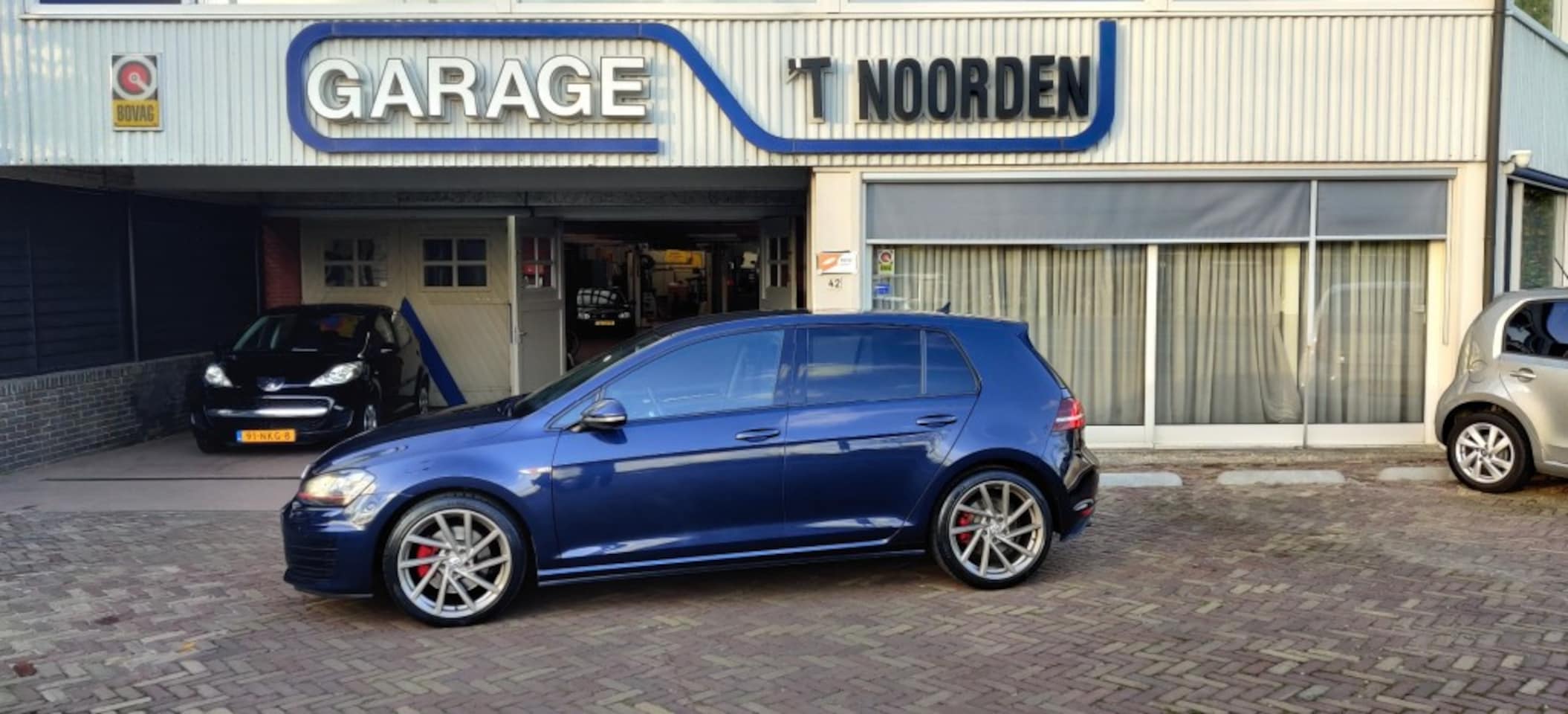 Volkswagen Golf - 2.0 TSI GTI DSG 5 Deurs , Navi , PDC - AutoWereld.nl
