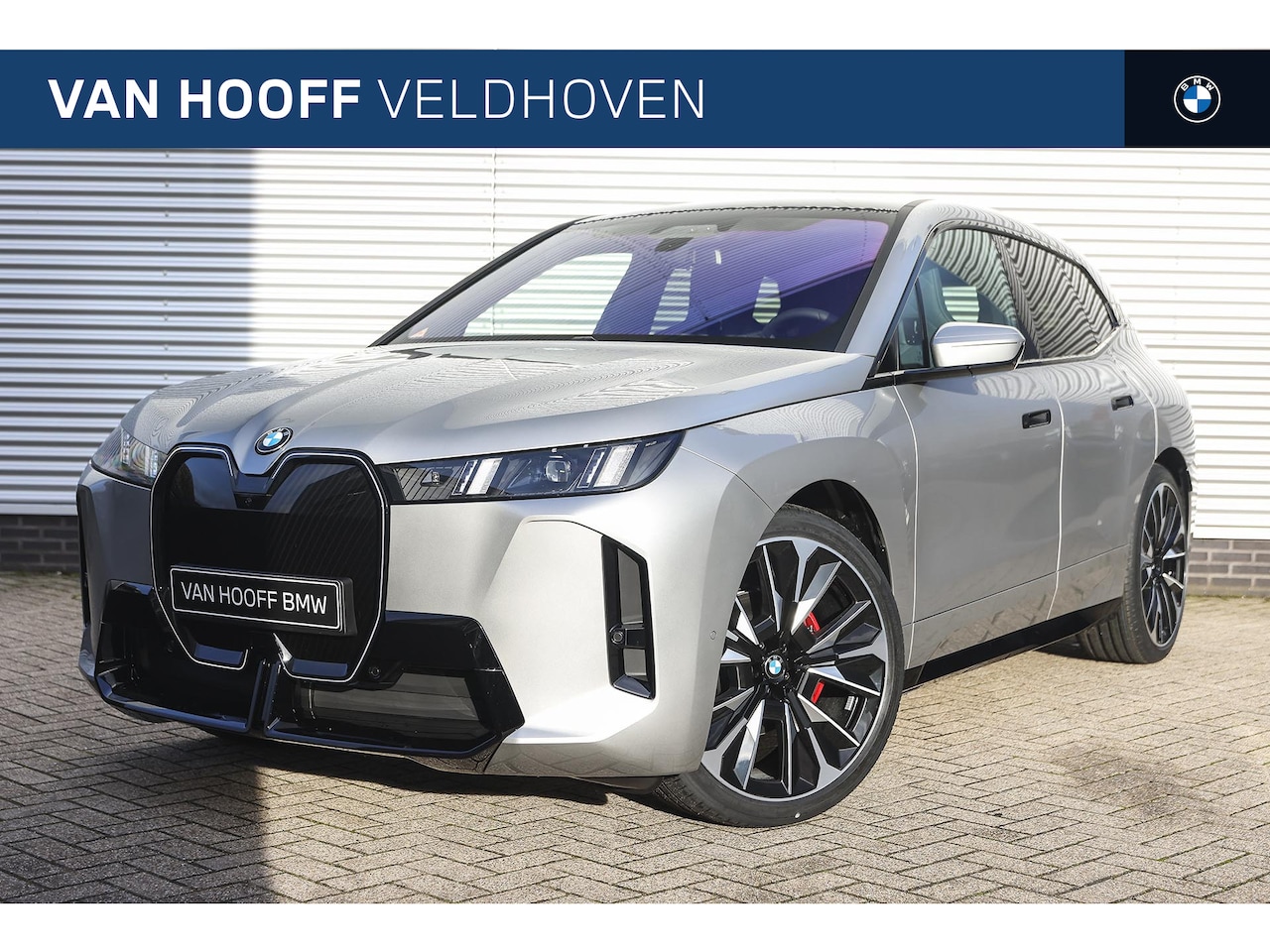 BMW iX - xDrive60 M Sport / Panoramadak / Trekhaak / Adaptief onderstel / Soft-Close / Stoelventila - AutoWereld.nl