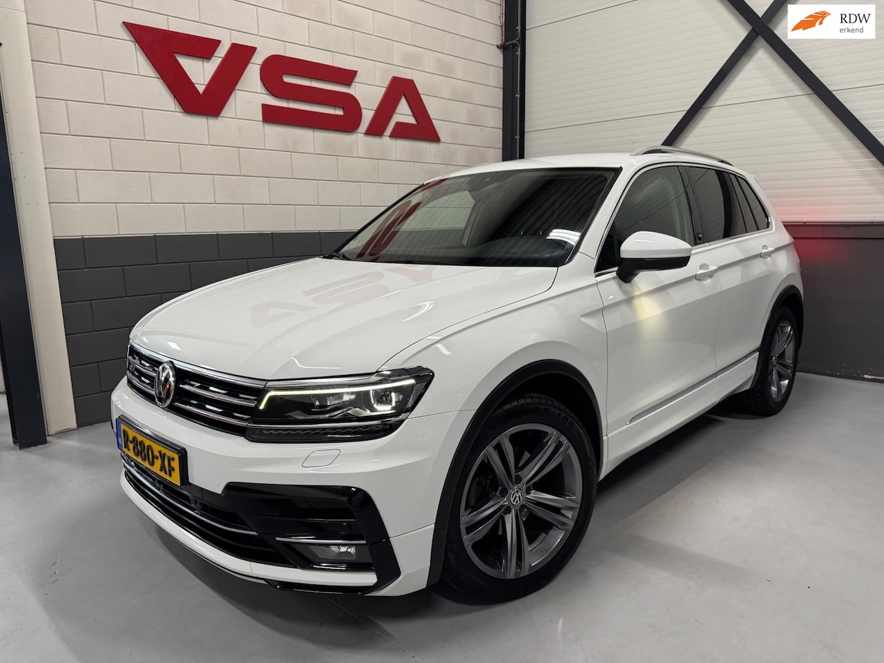 Volkswagen Tiguan - 1.4 TSI ACT Highline Business R|Trekhaak|Stoelvw|DSG|Carplay|Winterbanden|Cruise|elektrsch - AutoWereld.nl
