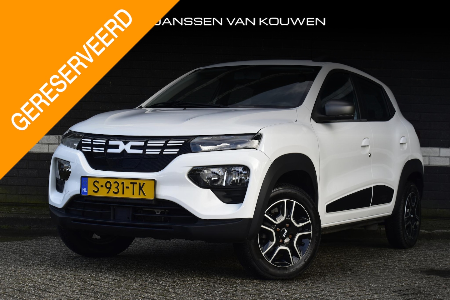 Dacia Spring - Expression 27 kWh / Private Lease 219,- PM / Navi / Leder / Camera / Airco / Parkeersensor - AutoWereld.nl