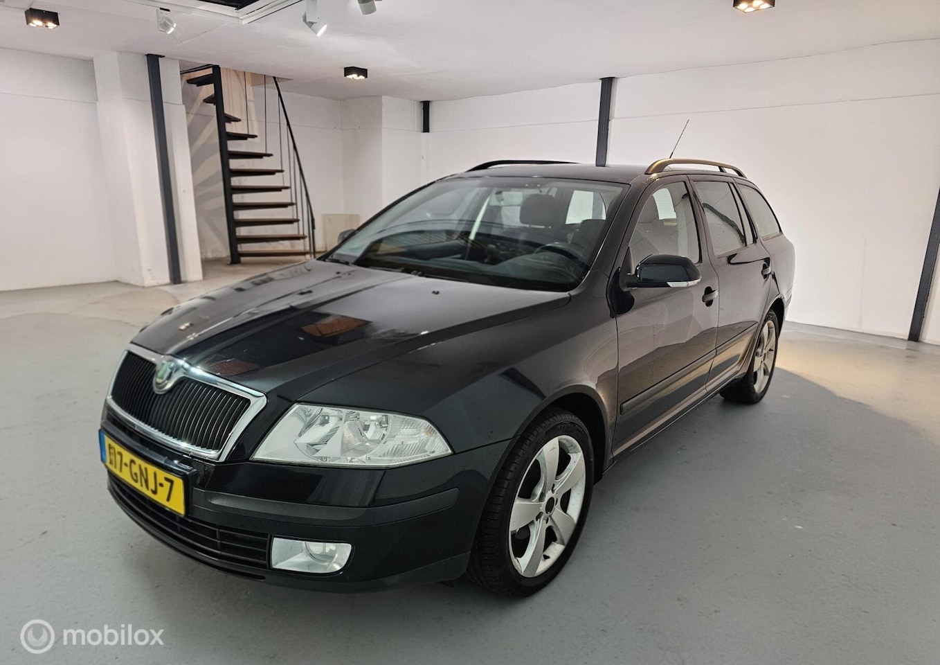 Skoda Octavia Combi - 1.6 FSI Ambiente Attractive Business 1.6 FSI Ambiente Attractive Business - AutoWereld.nl