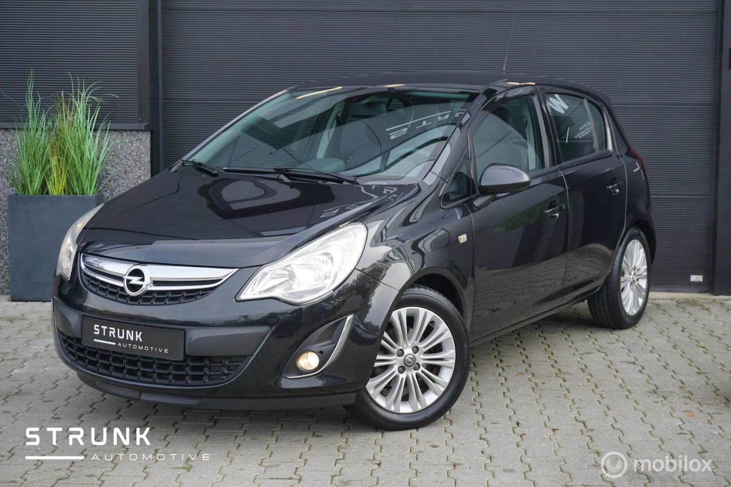 Opel Corsa - 1.4-16V Cosmo Navi Cruise PDC Clima - AutoWereld.nl