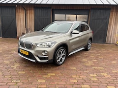 BMW X1 - XDrive20i High Executive. LEER, PANORAMADAK, HUD, TREKHAAK