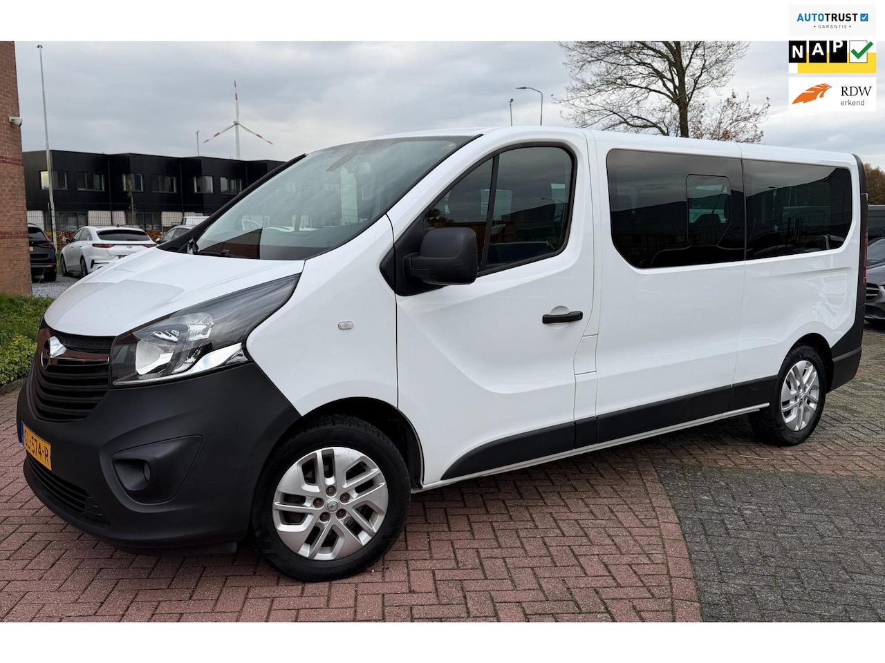 Opel Vivaro Combi - 1.6 CDTI L2H1 BiTurbo ecoFLEX 1.6 CDTI L2H1 BiTurbo ecoFLEX, 9 Persoons, Navi, PDC camera, inclusief BTW/BPM - AutoWereld.nl