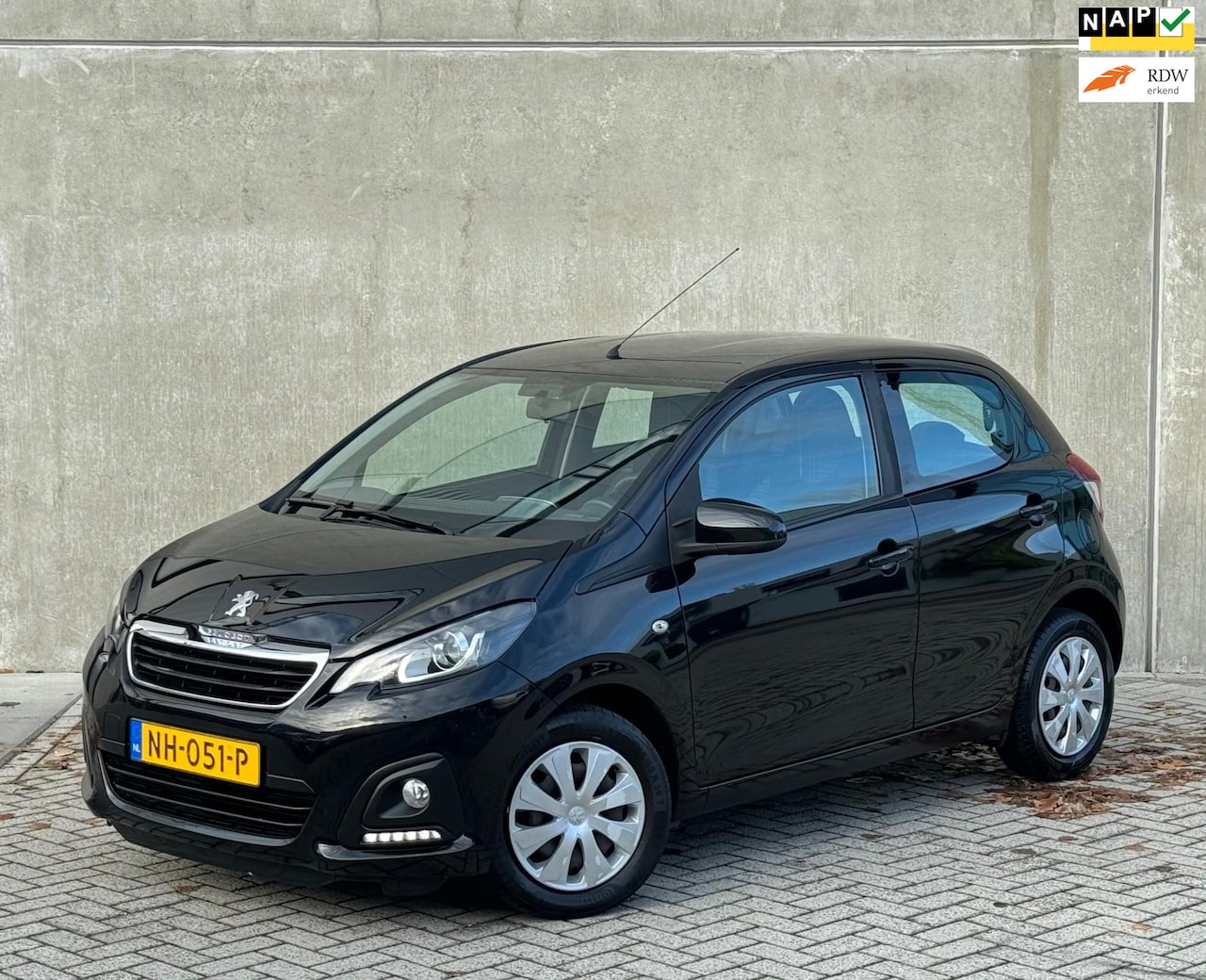 Peugeot 108 - 1.0 e-VTi 51KW 5DR 2017 Zwart AIRCO|NAP|2E EIG. - AutoWereld.nl