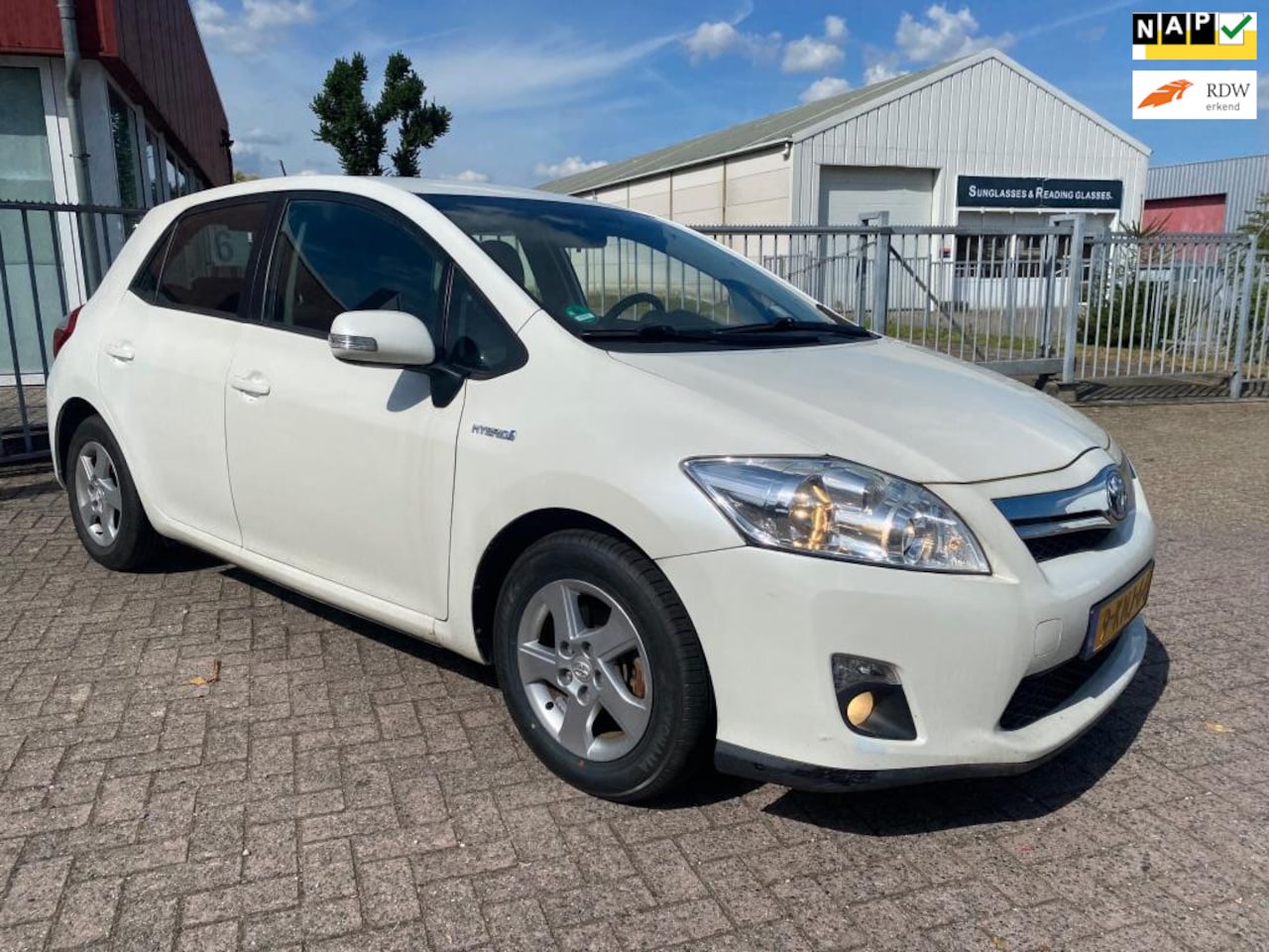 Toyota Auris - 1.8 Full Hybrid AUTOMAAT aspiration 128000 km org incl onderhoudsboekje, Airco , grote beu - AutoWereld.nl