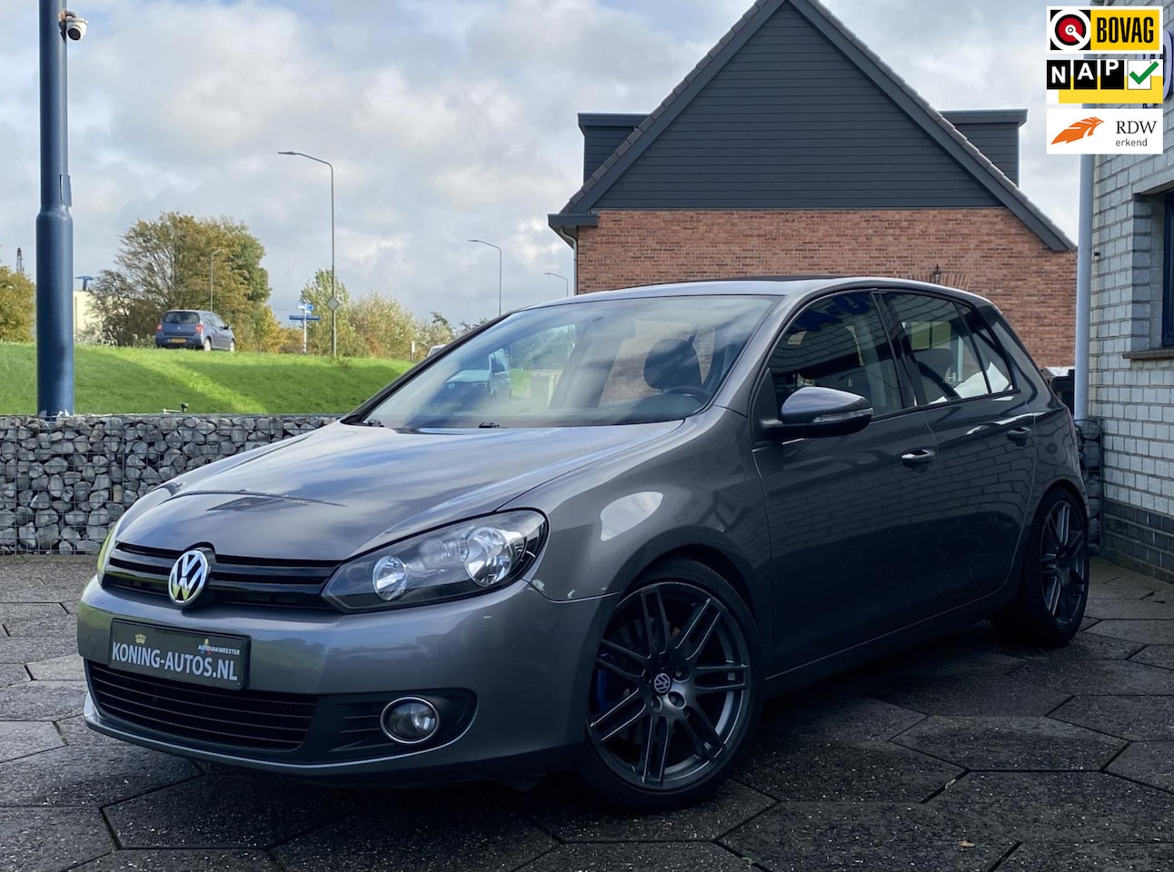 Volkswagen Golf - 1.6 TDI BlueMotion / NAP/ Clima/ GTI stoelen/ trekhaak - AutoWereld.nl