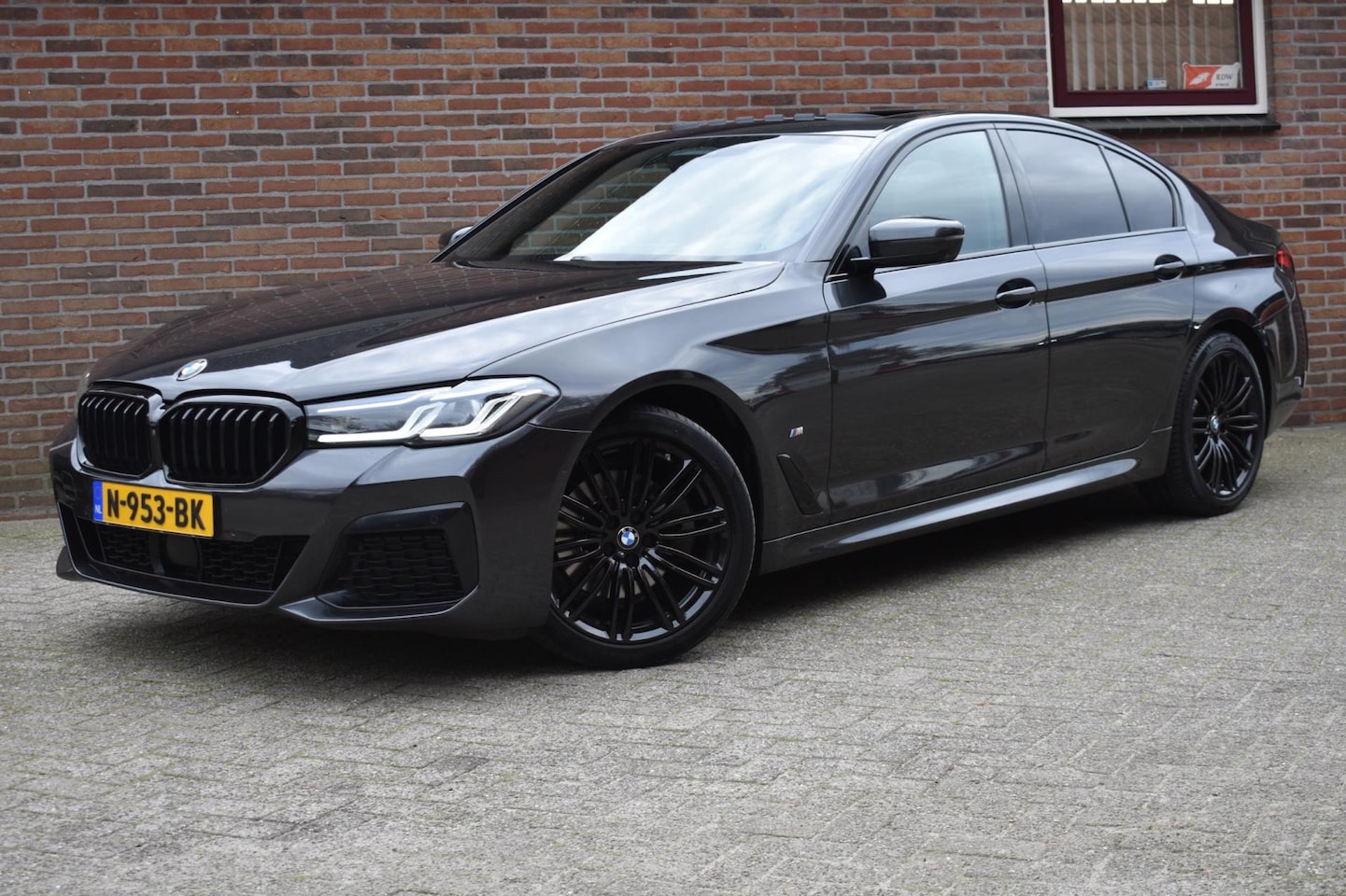 BMW 5-serie - 520d High Executive '20 LED Leder M Pakket Clima Navi Cruise Inruil mogelijk - AutoWereld.nl