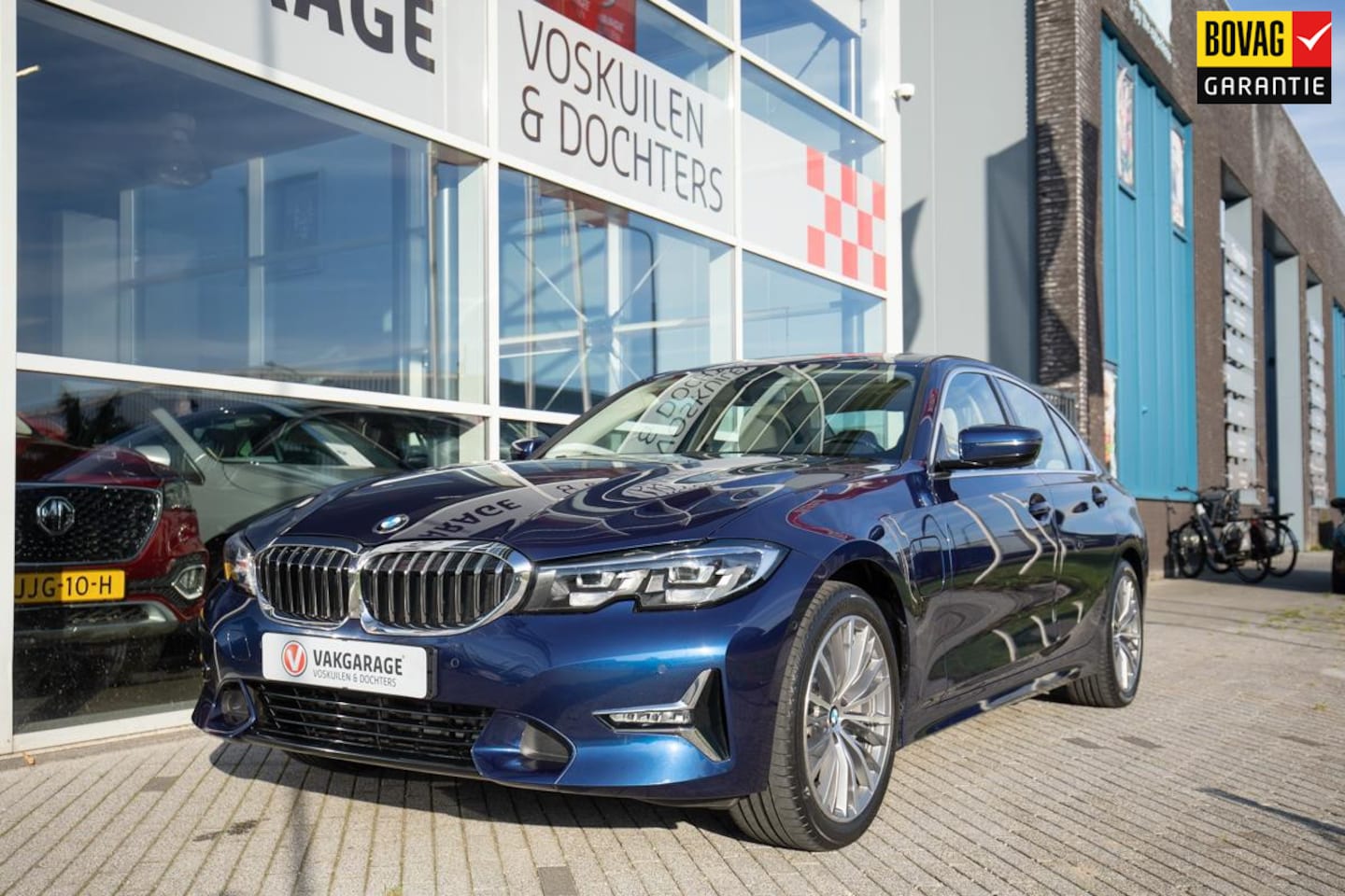 BMW 3-serie - 330e PHEV | Luxury Line | Trekhaak - AutoWereld.nl
