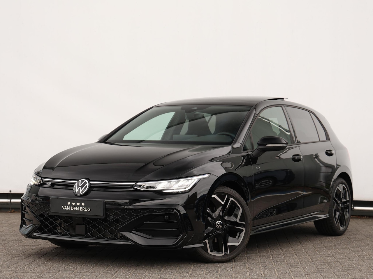 Volkswagen Golf - 1.5 eTSI 150pk R-Line 150 PK DSG | Panoramadak | LED | Camera | Stoelverwarming | Spiegelp - AutoWereld.nl