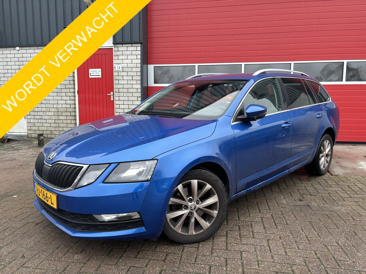 Skoda Octavia Combi - 1.0 TSI Greentech Ambition Business CARPLAY / STOELVERW / DAB+ / NAVI / CLIMA / PDC / BLUE - AutoWereld.nl