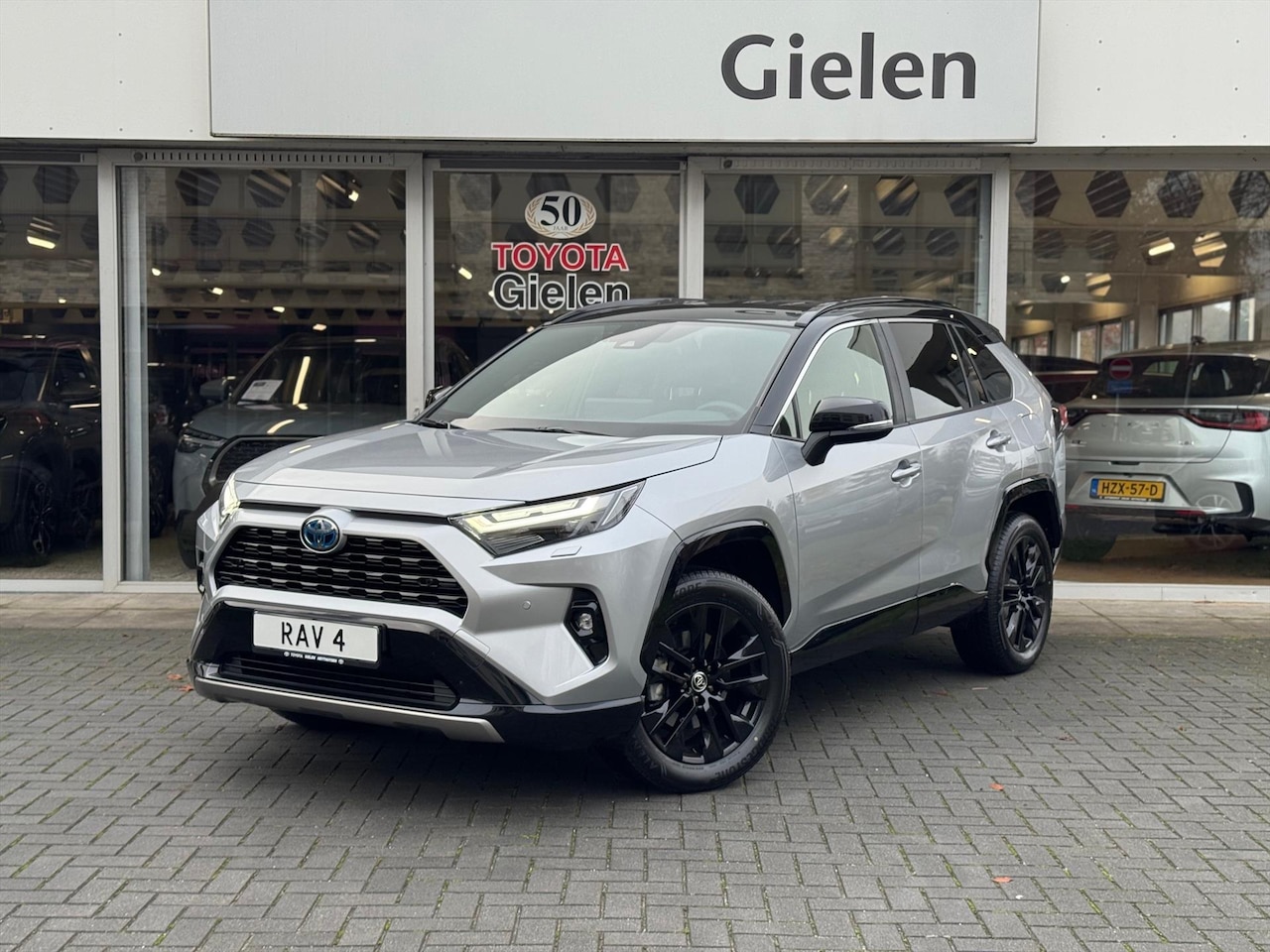 Toyota RAV4 - 2.5 Hybrid AWD Bi-Tone | Stoel + stuurverwarming, Elektrische achterklep, Apple carplay/An - AutoWereld.nl