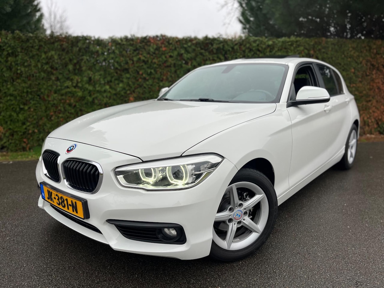 BMW 1-serie - 118i Centennial Executive FACELIFT XENON SPORTINTERIEUR NAVI - AutoWereld.nl