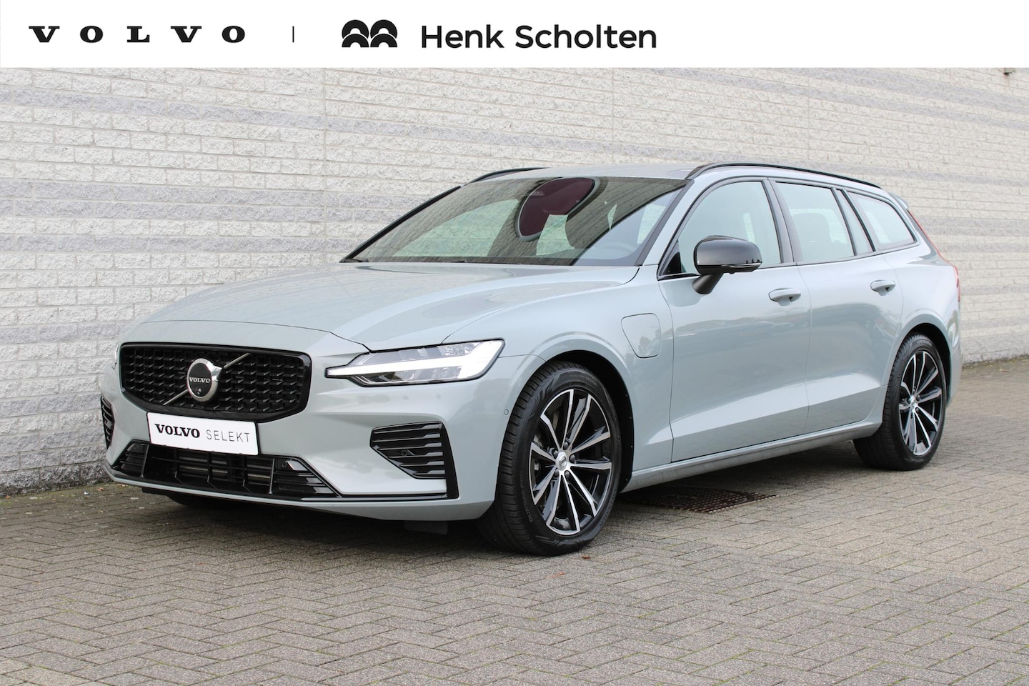 Volvo V60 - 2.0 T6 Plug-in hybrid AWD Plus Dark | Trekhaak | Open Grid Textiel | Visual Park Assist | - AutoWereld.nl