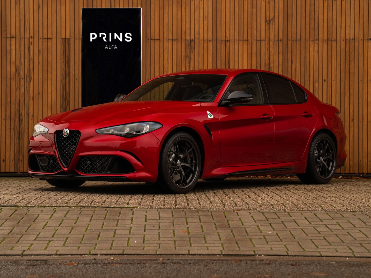 Alfa Romeo Giulia - 2.9 V6 Quadrifoglio MY25 | Facelift | Carbon stoelen | Akrapovic | Harman/Kardon - AutoWereld.nl