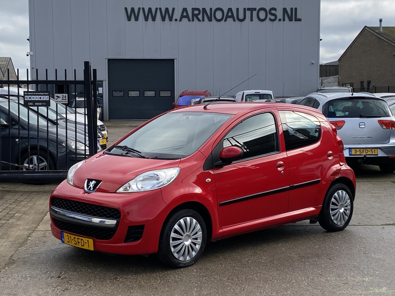 Peugeot 107 - 1.0-12V XS 1.0-12V XS 5-DEURS, APK TOT 14-12-2026, 176.340 KM NAP, STUURBEKRACHTIGING, ELEK-RAMEN, IS - AutoWereld.nl