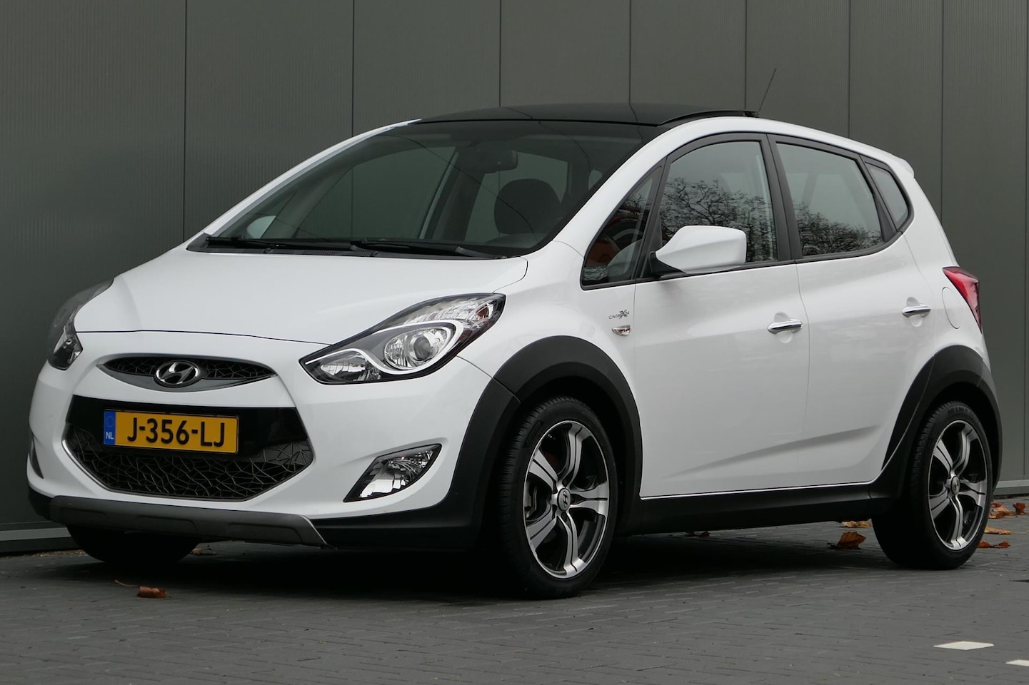 Hyundai ix20 - 1.6i i-Vision Automaat Panorama Navi Trekhaak - AutoWereld.nl