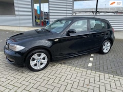 BMW 1-serie - 116i Executive DUITS KENTEKEN airco stoelverwarming 5 deurs auto is in topconditie , schad