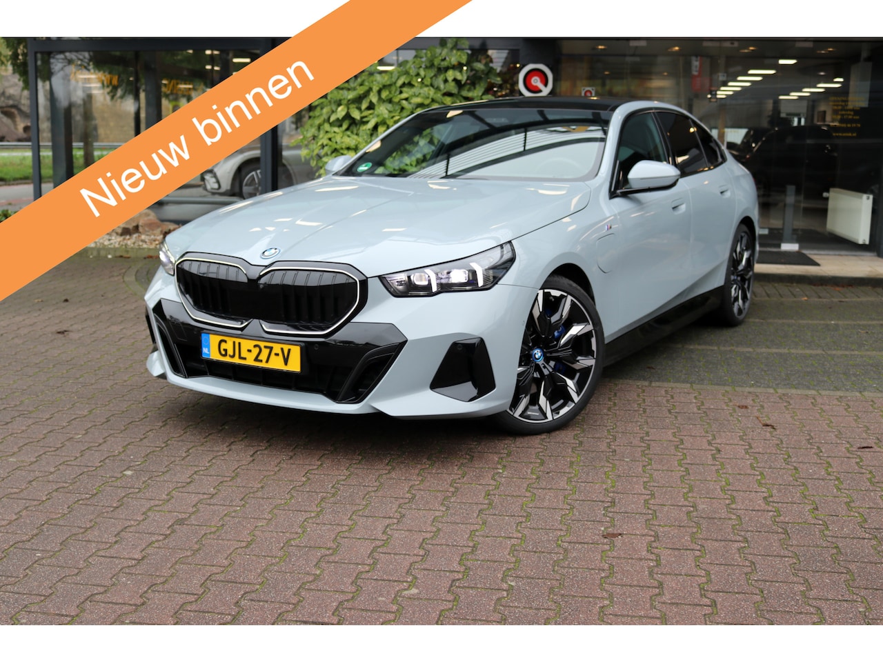 BMW 5-serie - 550e xDrive Pano Bowers en Wilkins M Sportpakket Pro Trekhaak - AutoWereld.nl