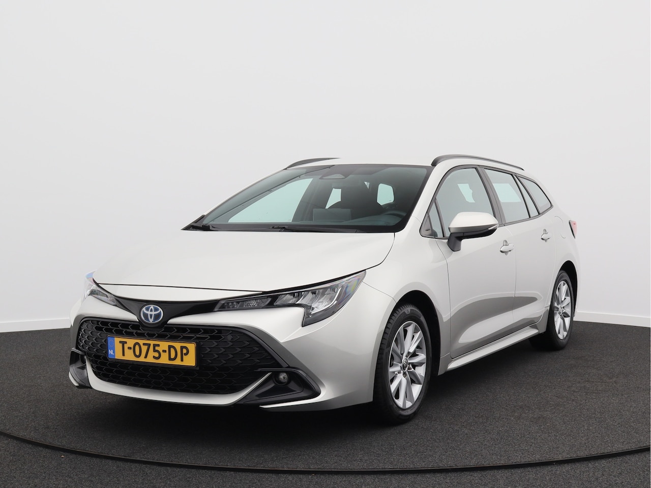 Toyota Corolla Touring Sports - Hybrid 140 Active/ lage km/ zeer mooi! - AutoWereld.nl