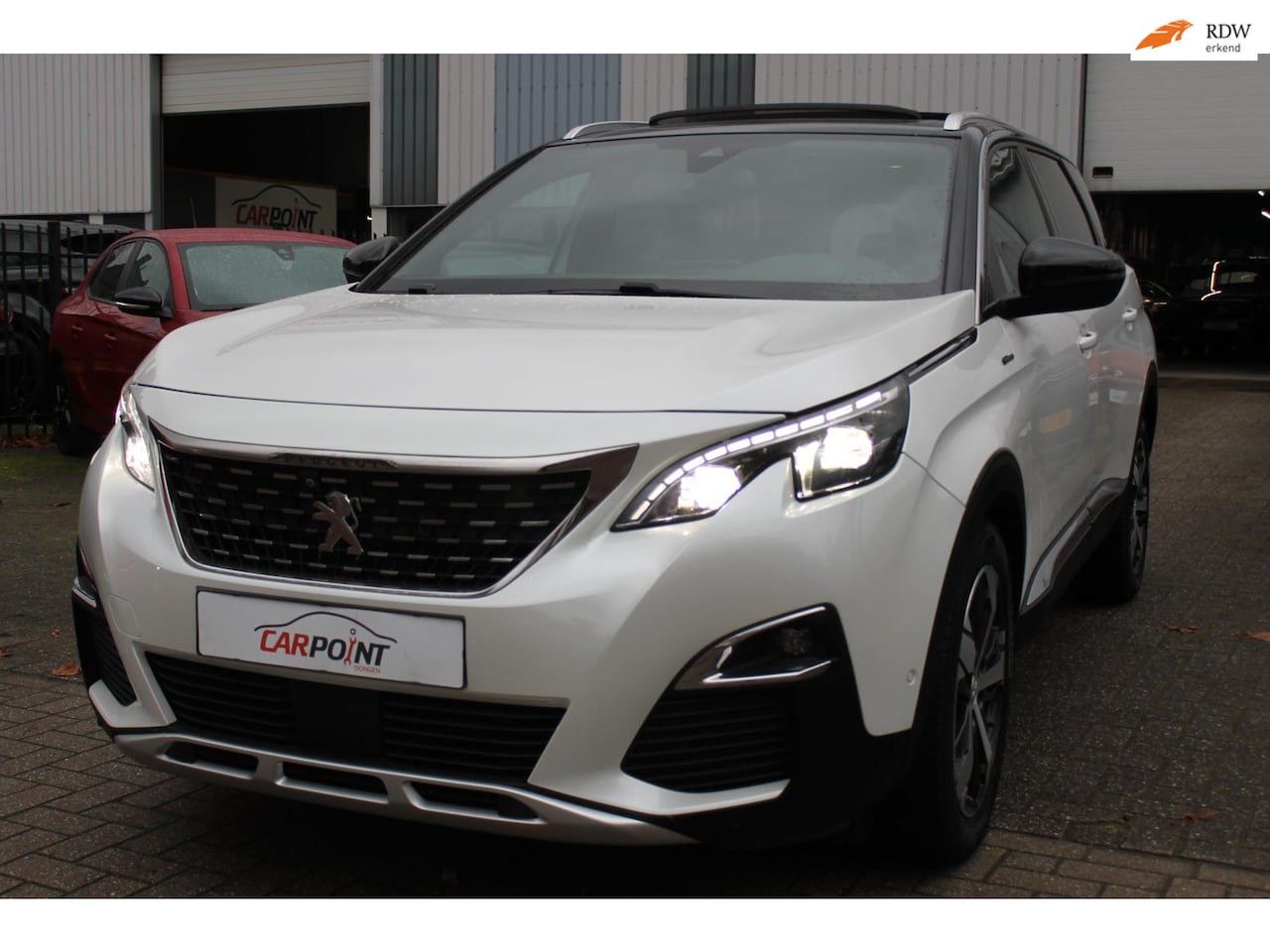 Peugeot 5008 - 1.6 e-THP GT-Line Pano Leer Massage LED!! - AutoWereld.nl