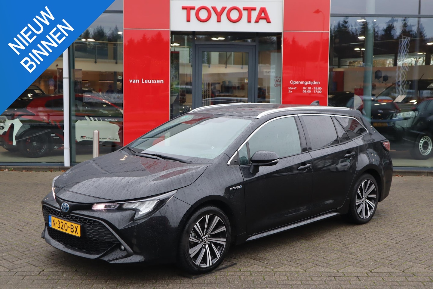 Toyota Corolla Touring Sports - 1.8 HYBRID TEAM-NL HALF-LEDER STOELVERW. 17"LM-VELGEN AD-CRUISE CAMERA NL-AUTO - AutoWereld.nl