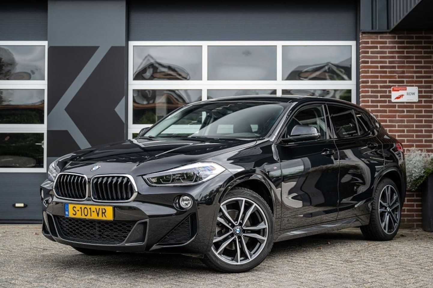 BMW X2 - sDrive18i High Executive | Camera | Cruise | Stoelverwarming | 19 Inch | - AutoWereld.nl