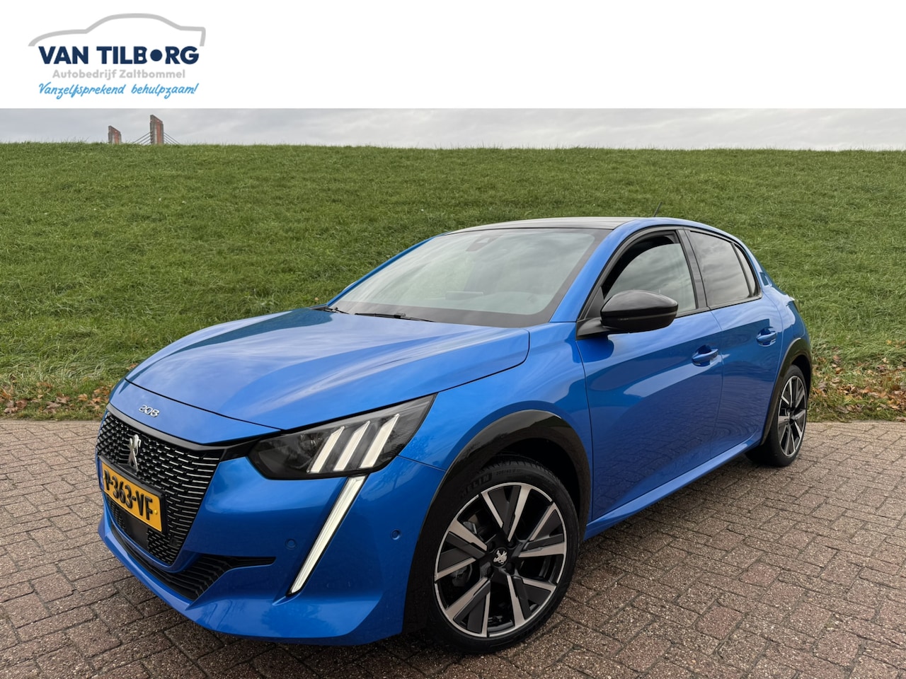 Peugeot 208 - 1.2 PureTech GT-Line Pano | Stoelverwarming | Apple Carplay | Achteruitrij Camera - AutoWereld.nl