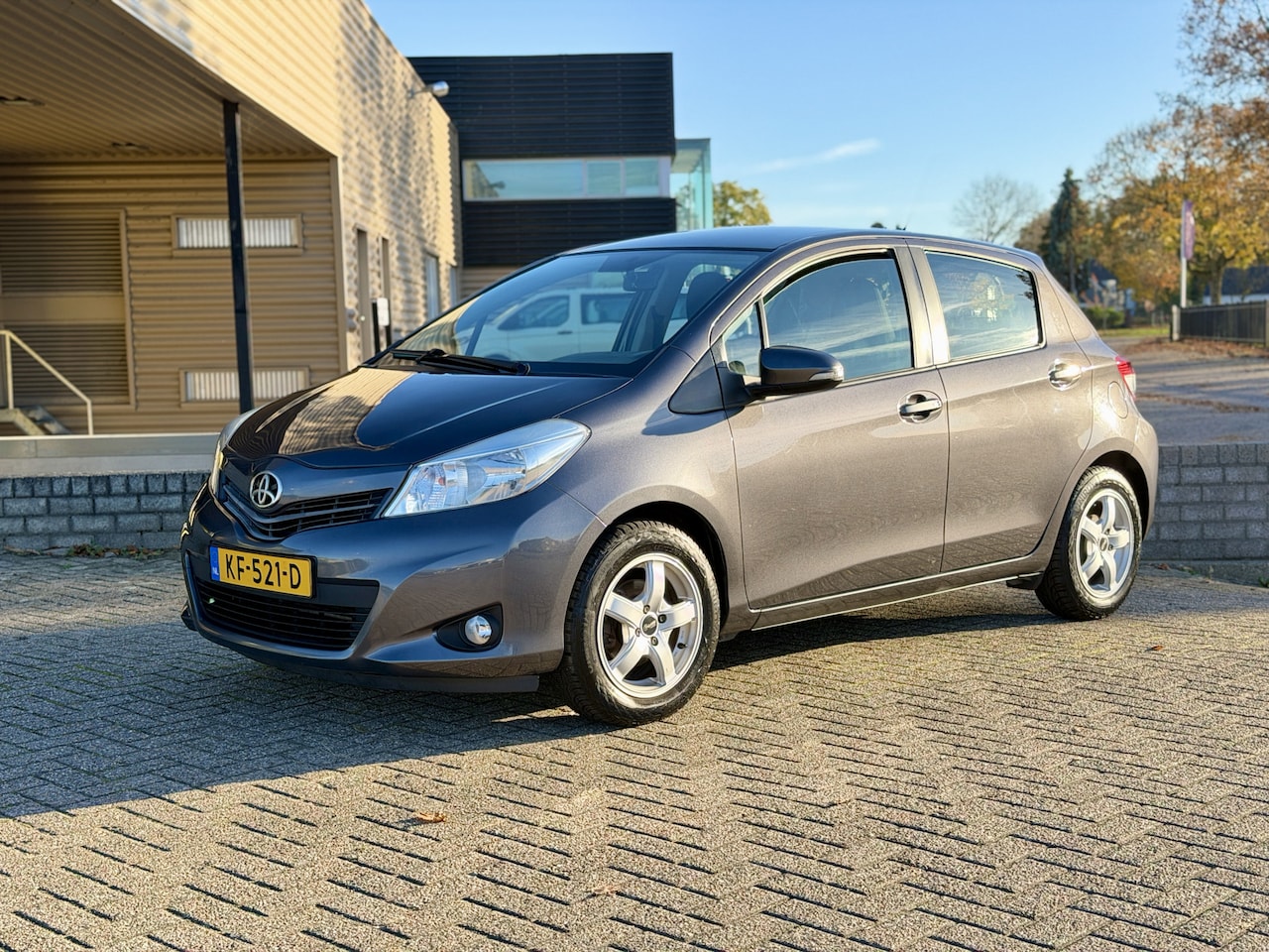 Toyota Yaris - 1.3 VVT-i Aspiration [ camera,airco,lmv ] - AutoWereld.nl