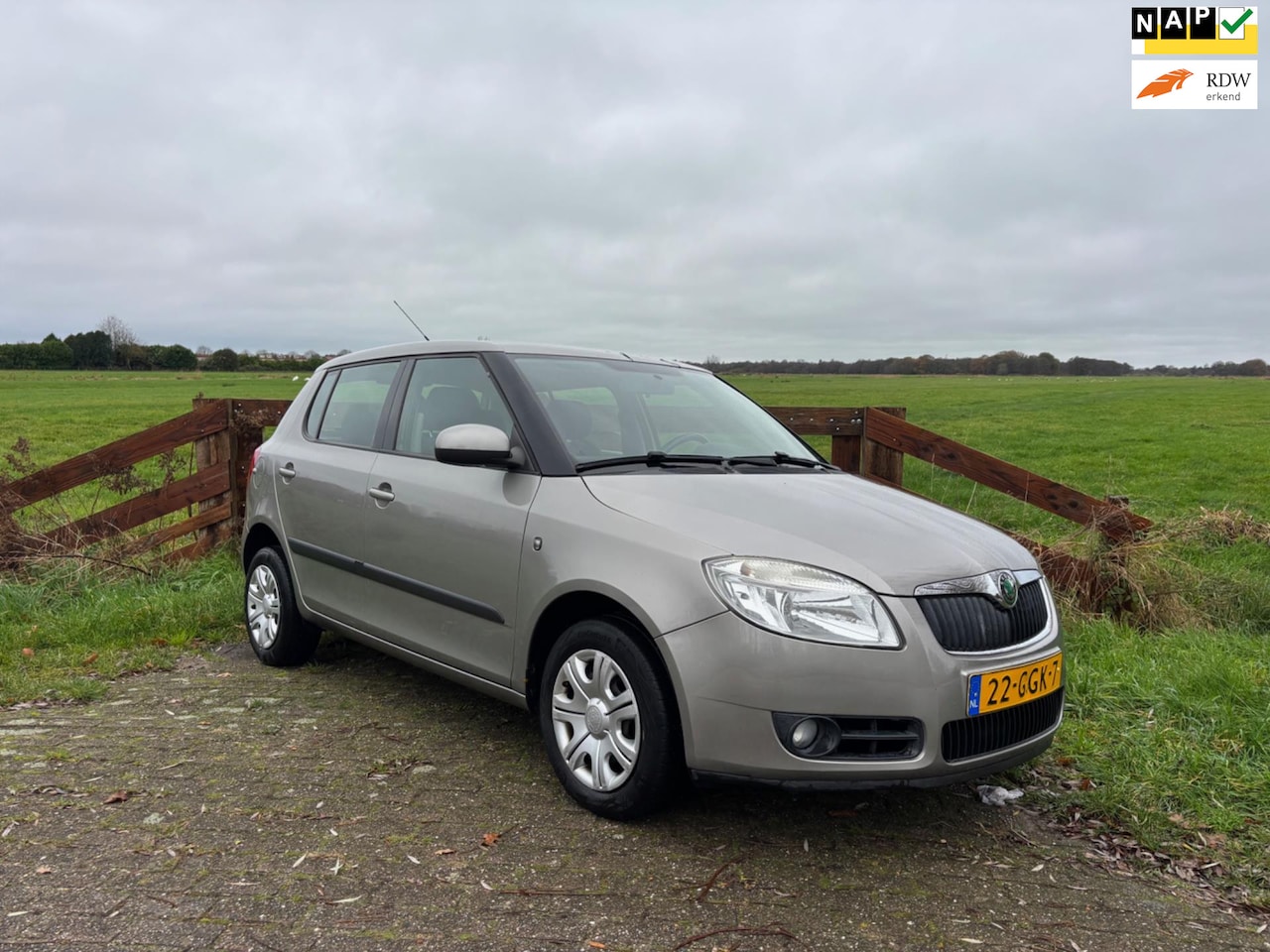 Skoda Fabia - 1.6-16V Ambiente 1.6-16V Ambiente, AUTOMAAT, Lage km stand! 1ste eigenaar - AutoWereld.nl