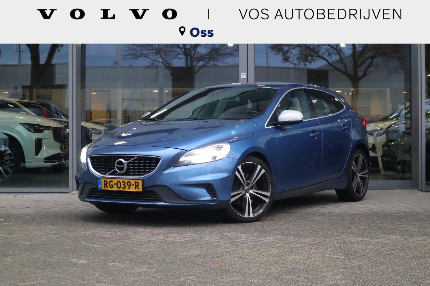 Volvo V40 - 2.0 T4 Business Sport | 20'' wielen | Bodykit | Dakspoiler | Wordt verwacht! - AutoWereld.nl