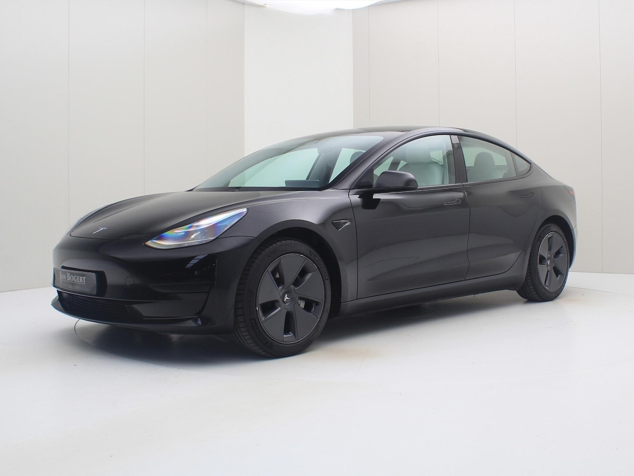 Tesla Model 3 - Standard RWD Plus FACELIFT [ WIT LEDER+WARMTEPOMP+AUTOPILOT+18" LMV+PREMIUM AUDIO ] - AutoWereld.nl