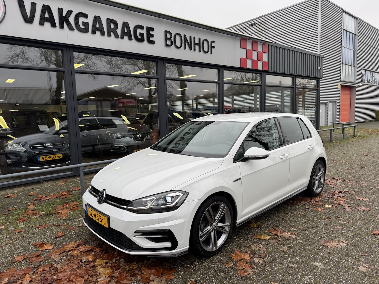 Volkswagen Golf - 1.0 TSI Highline R-LINE - AutoWereld.nl