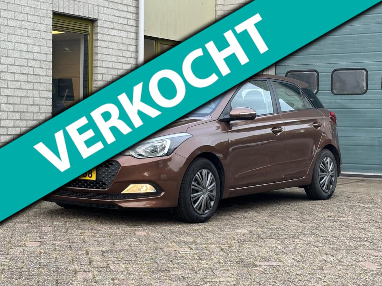 Hyundai i20 - Zuinige auto / 12 mnd garantie / trekhaak - AutoWereld.nl