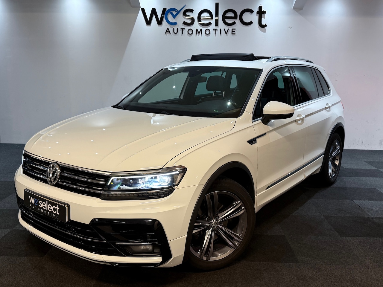 Volkswagen Tiguan - 1.4 TSI ACT R-Line l Pano l Virtual l Stoelverwarming l Led l Carplay - AutoWereld.nl