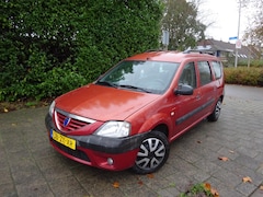 Dacia Logan MCV - 1.6-16V Lauréate 7p. MET JAAR APK