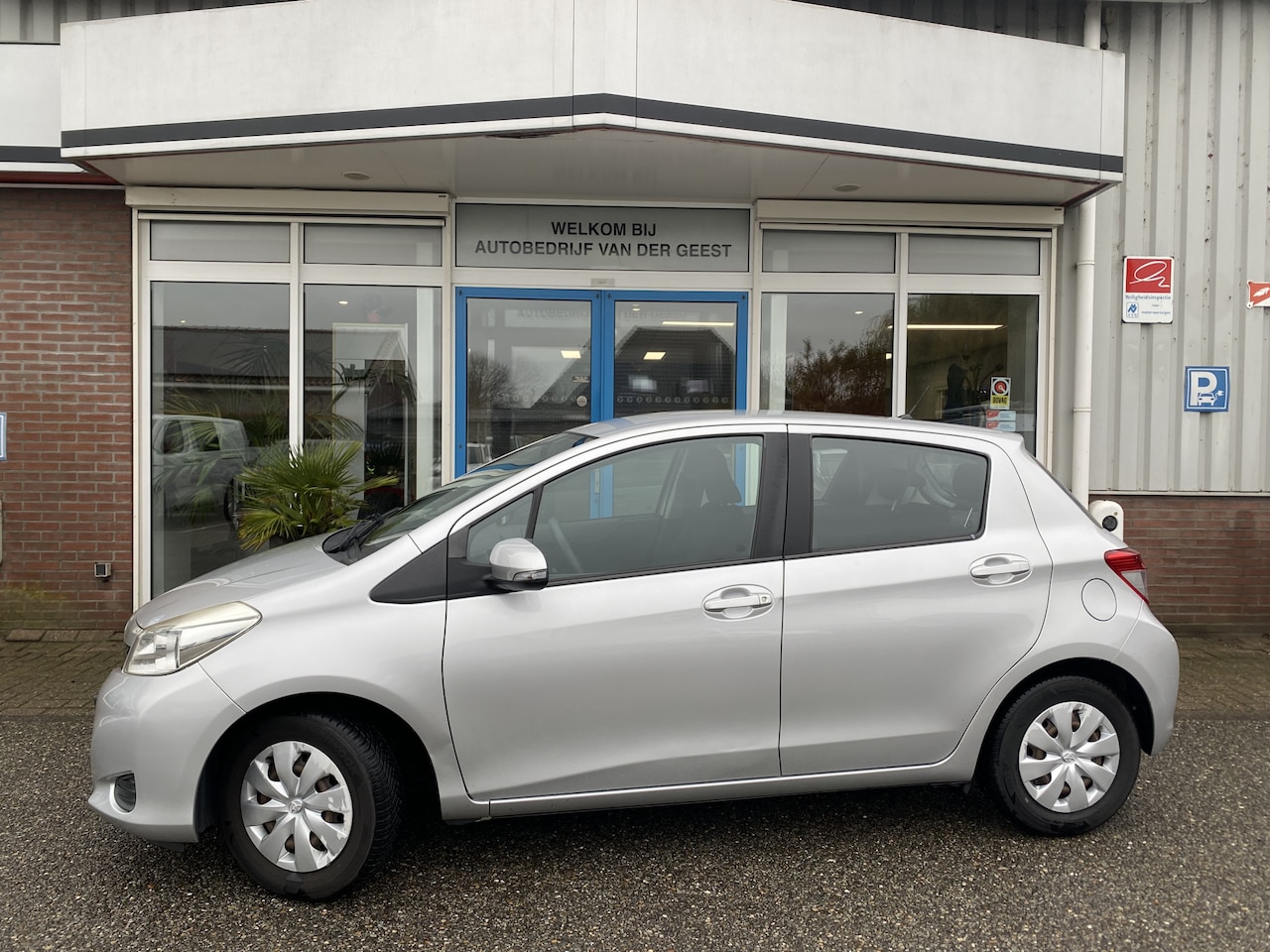 Toyota Yaris - 1.0 VVT-i Now 1.0 VVT-i Now - AutoWereld.nl