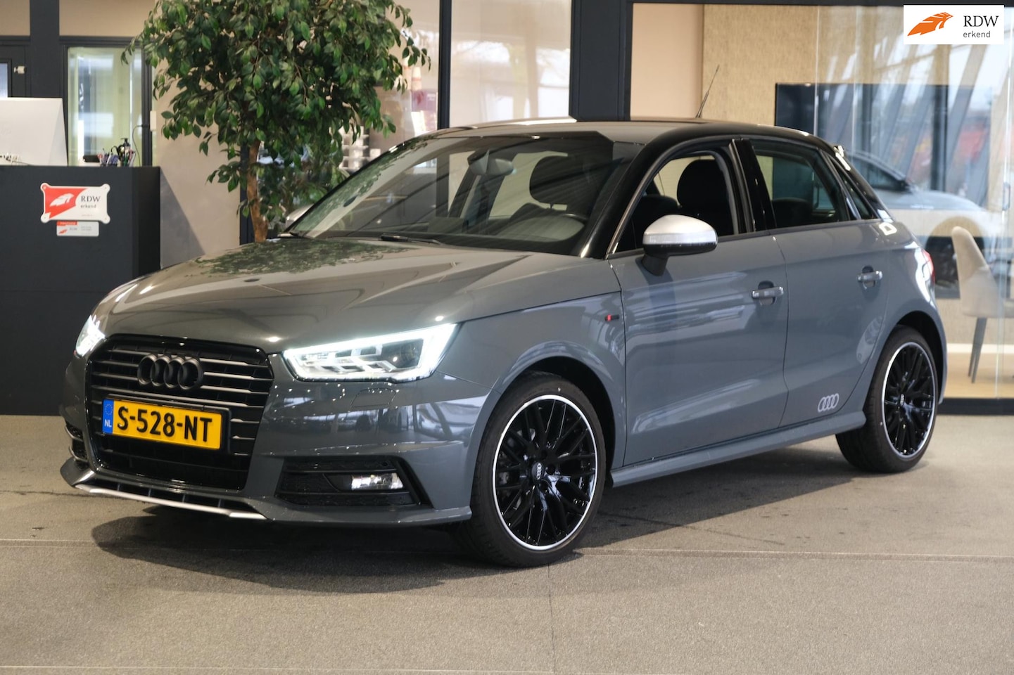 Audi A1 Sportback - 30 TFSI 95PK S-line Navi Cruise Xenon 17"LM - AutoWereld.nl