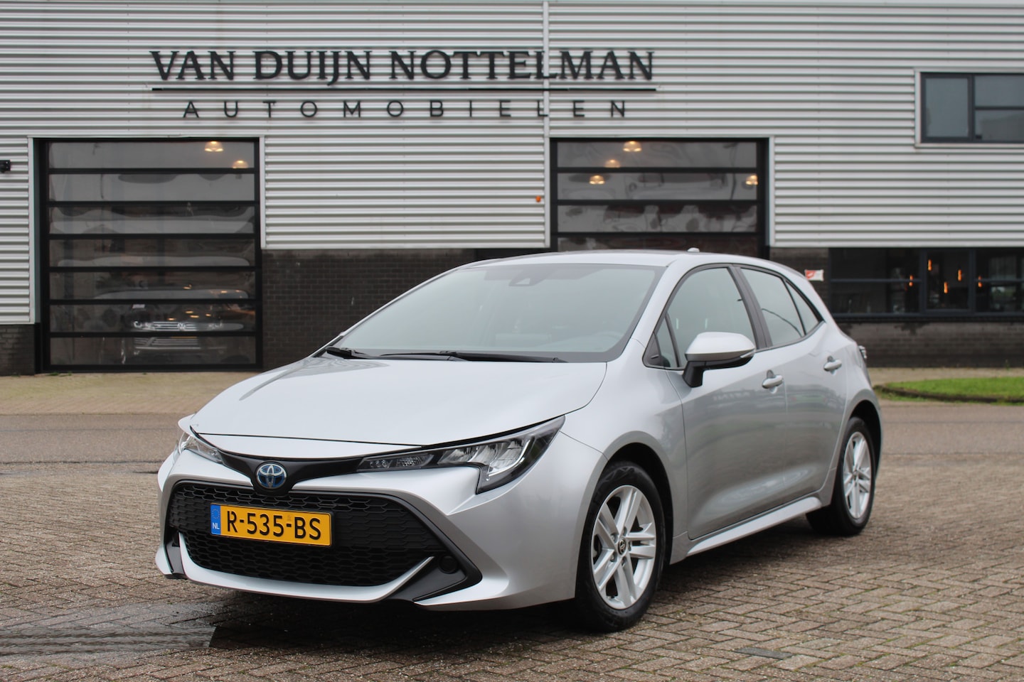 Toyota Corolla - 1.8 Hybrid Active / Carplay / Camera / N.A.P. - AutoWereld.nl