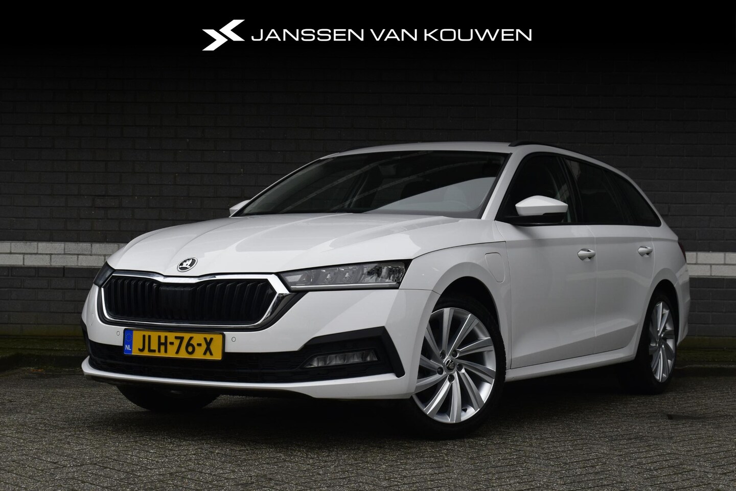 Skoda Octavia Combi - 1.4 TSI iV PHEV Business Edition SOH 97% Navi Clima Apple Carplay - AutoWereld.nl