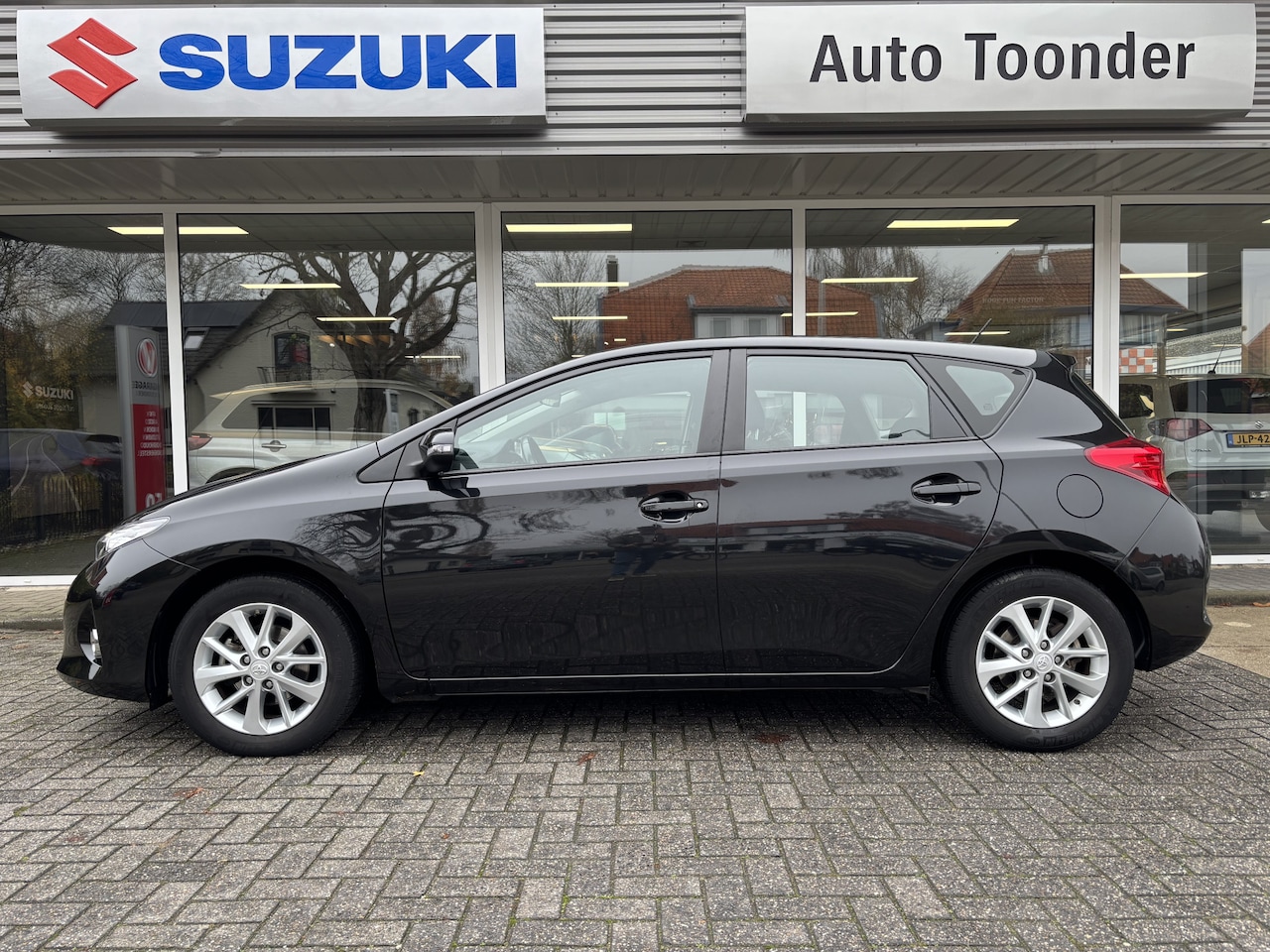 Toyota Auris - 1.6 Now Top 5 Editie/Trekhaak/57.000 km!! - AutoWereld.nl